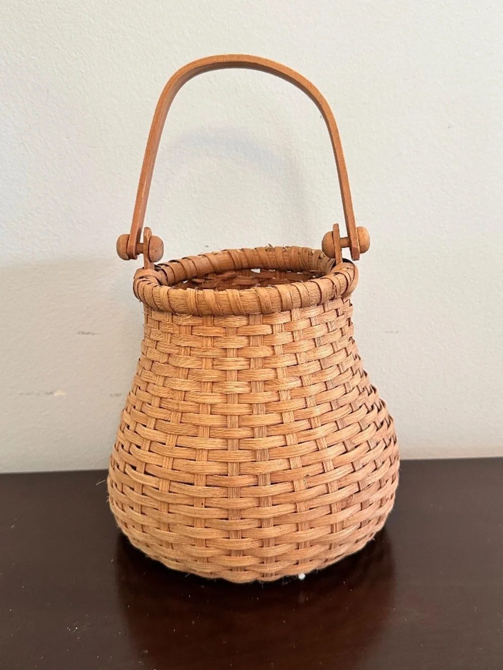 VTG 1999 Pear-Shaped Weaved, Handle Hinged Basket 7